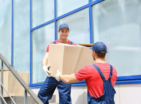 Mobile self storage unit delivered to an Edenpark home