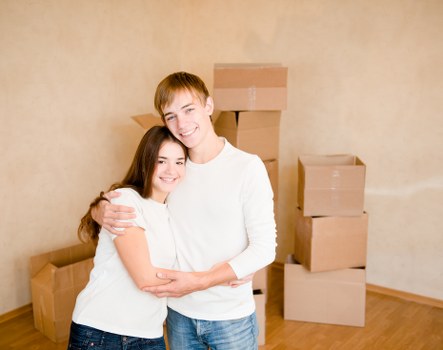 Packing and labeling items for removals and storage in Edenpark