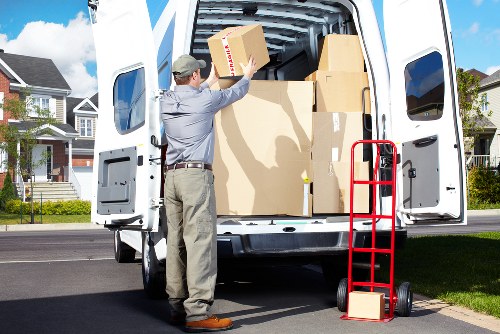 Storage unit usage rules and service responsibilities